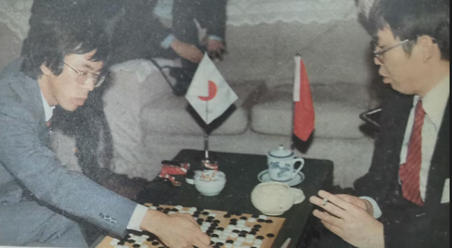 kaiyun-有聂卫平在，我们就还没输！ 踏平片冈 第二届擂台赛的扳头之战|日本|片冈聪|聂老|中日|围棋_新浪体育_新浪新闻